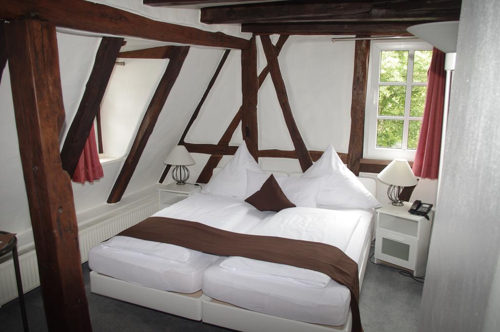 Hotel Restaurant Altes Badhaus 에베르바흐 객실 사진